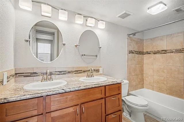 9867 E Peakview Avenue #E06 Englewood, CO 80111