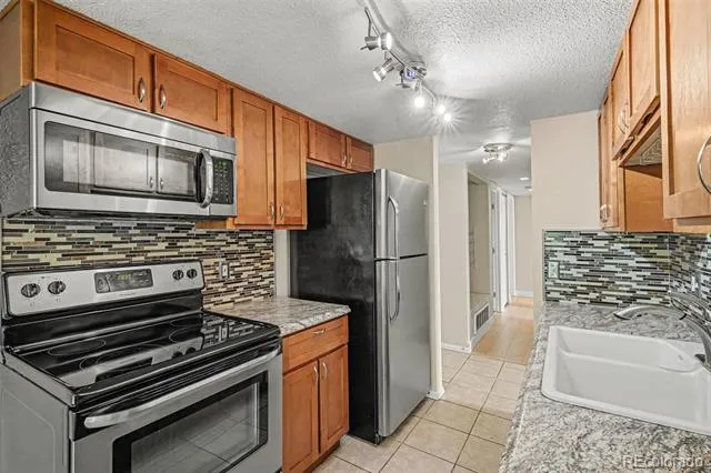 9867 E Peakview Avenue #E06 Englewood, CO 80111