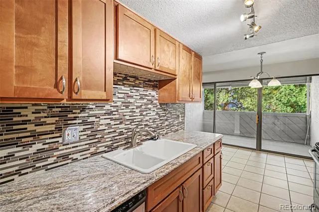9867 E Peakview Avenue #E06 Englewood, CO 80111