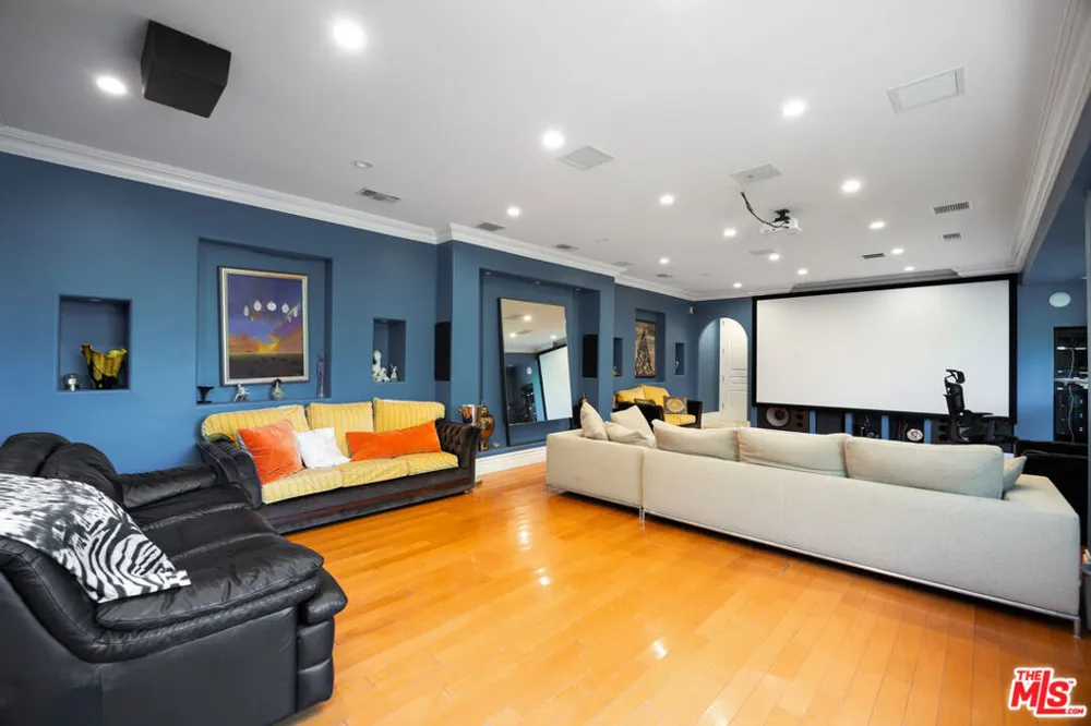 13355 Mulholland Drive Beverly Hills, CA 90210