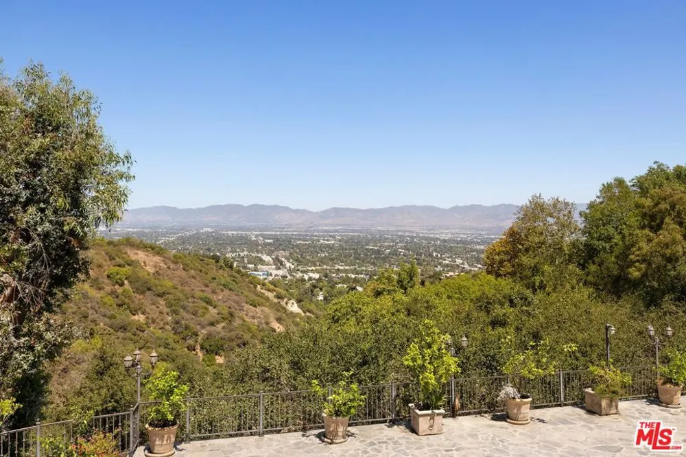 13355 Mulholland Drive Beverly Hills, CA 90210