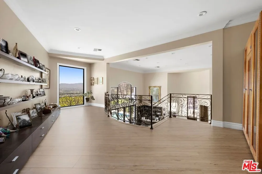 13355 Mulholland Drive Beverly Hills, CA 90210
