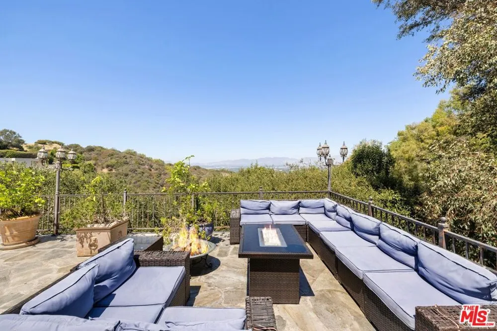13355 Mulholland Drive Beverly Hills, CA 90210
