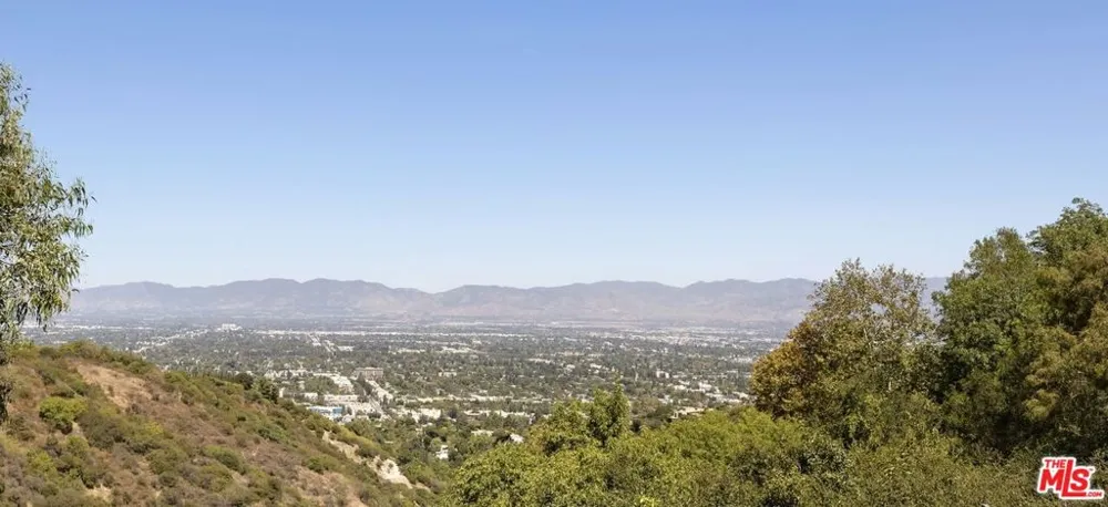 13355 Mulholland Drive Beverly Hills, CA 90210