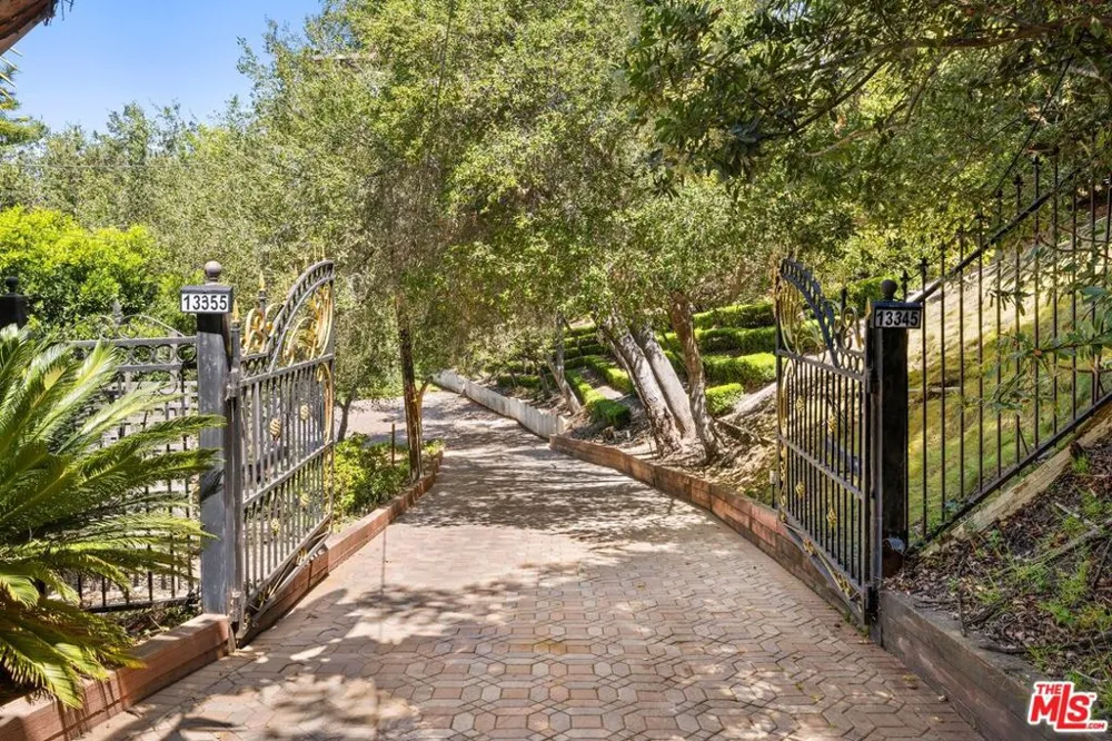 13355 Mulholland Drive Beverly Hills, CA 90210