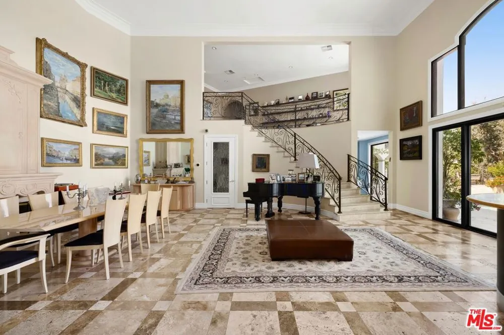 13355 Mulholland Drive Beverly Hills, CA 90210