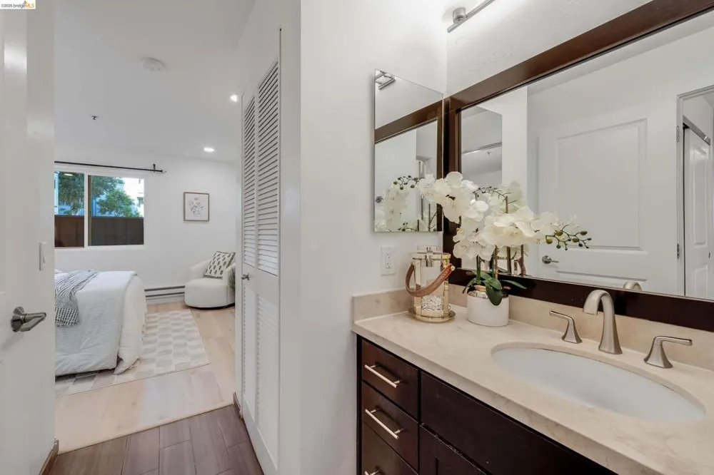 6400 Christie Ave #2112 Emeryville, CA 94608