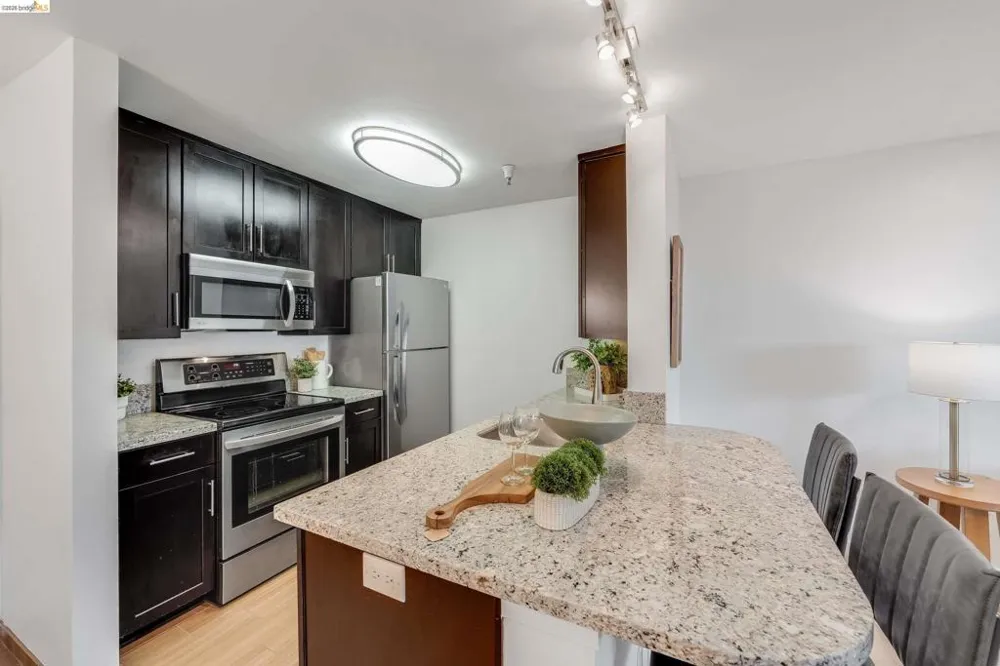 6400 Christie Ave #2112 Emeryville, CA 94608