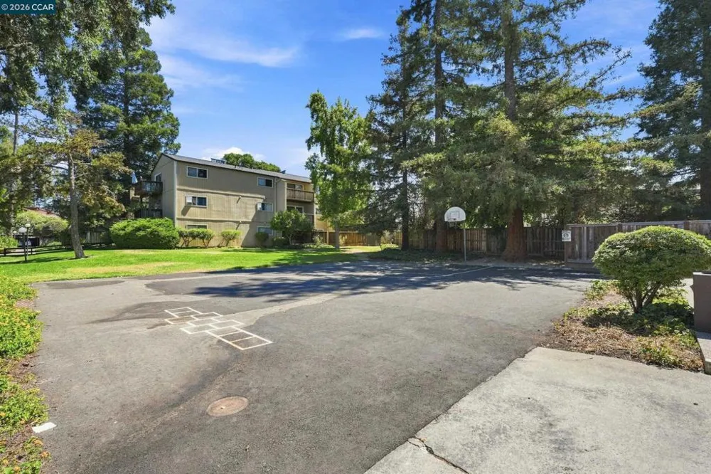 1060 Oak Grove Rd #46 Concord, CA 94518