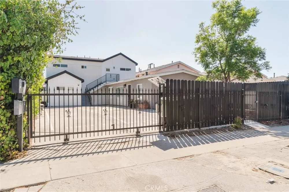 5732 Willowcrest Avenue #3 North Hollywood, CA 91601