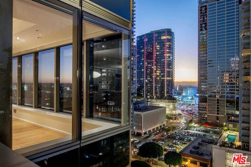 1155 S Grand Avenue #1511 Los Angeles, CA 90015