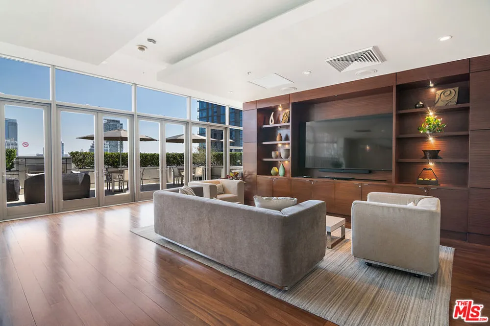 1155 S Grand Avenue #1511 Los Angeles, CA 90015