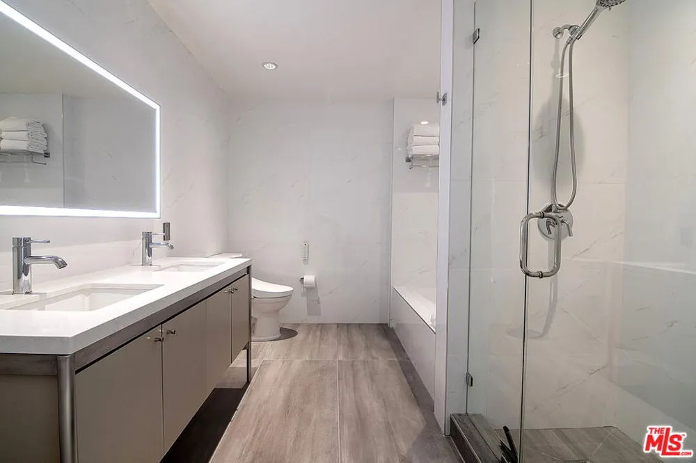 1155 S Grand Avenue #1511 Los Angeles, CA 90015