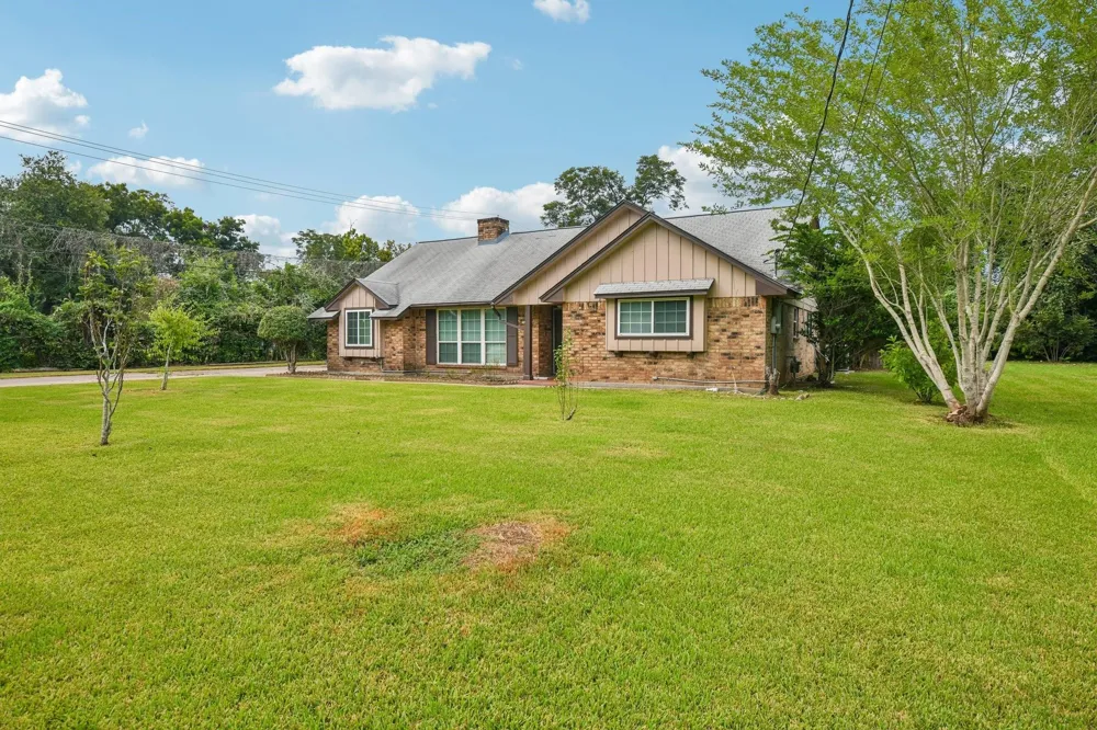 401 Southern Oaks Drive Lake Jackson, TX 77566