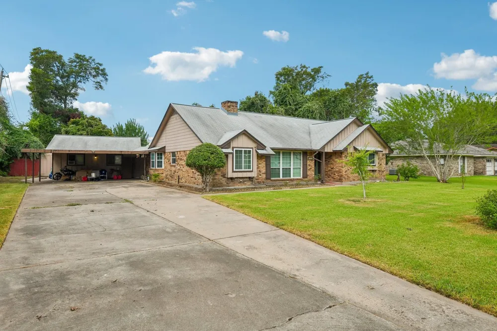 401 Southern Oaks Drive Lake Jackson, TX 77566