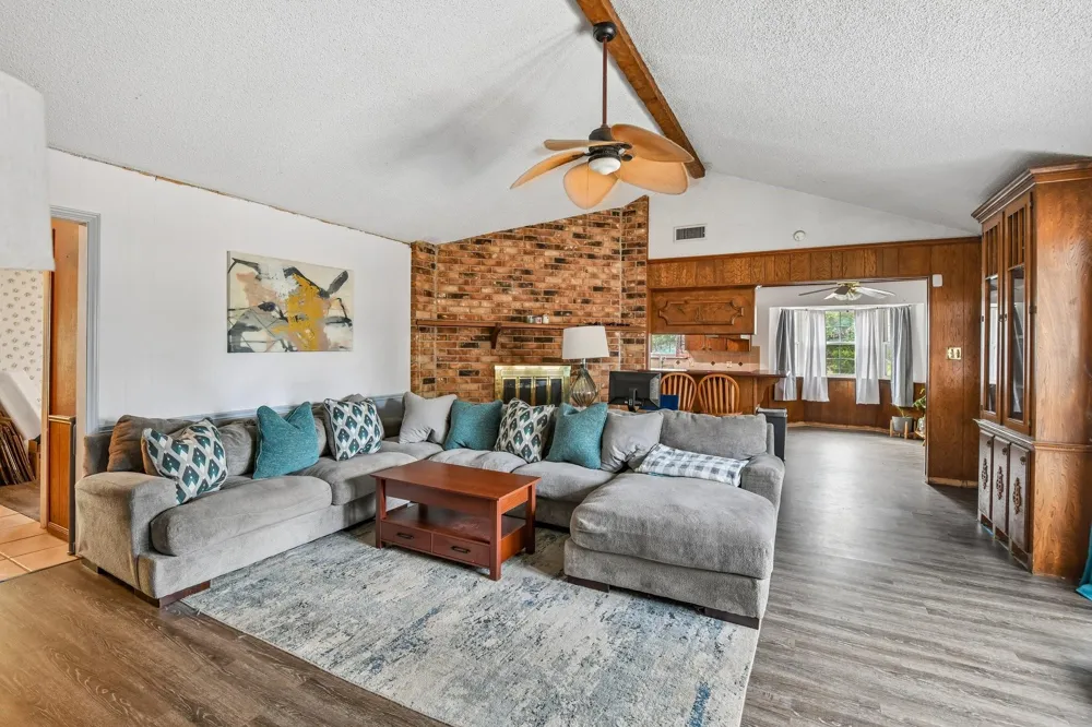 401 Southern Oaks Drive Lake Jackson, TX 77566