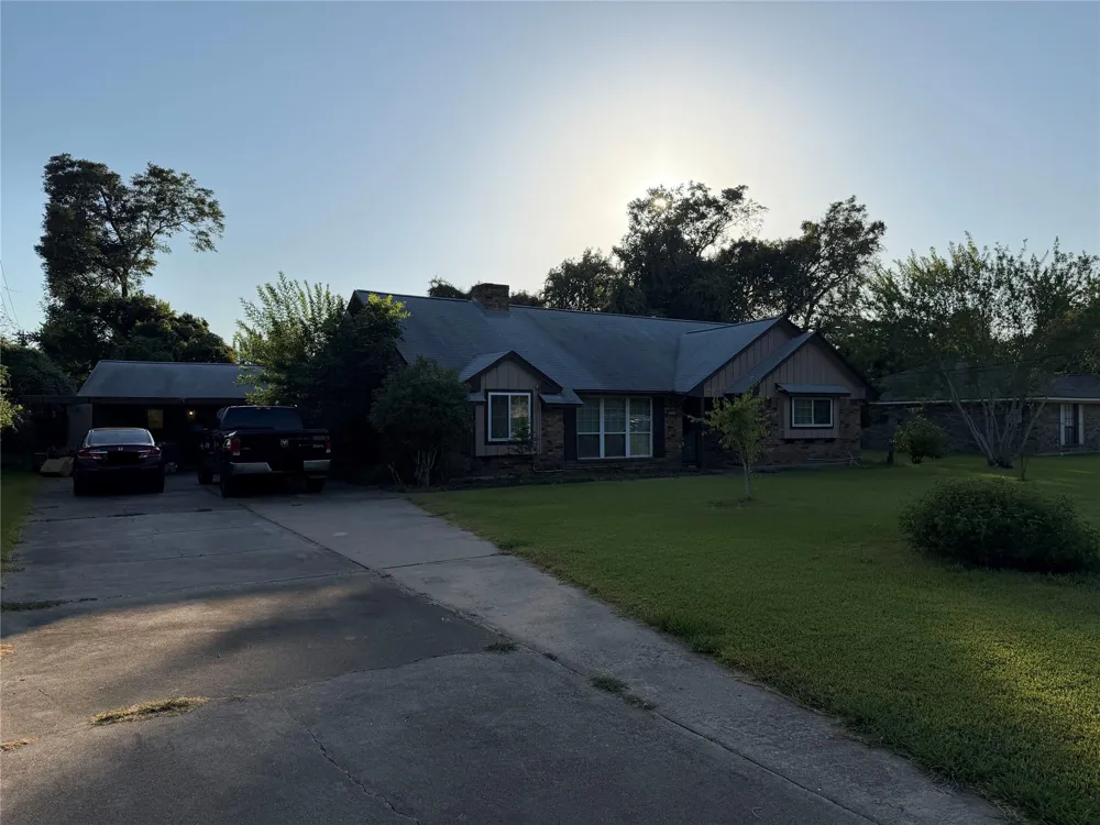 401 Southern Oaks Drive Lake Jackson, TX 77566