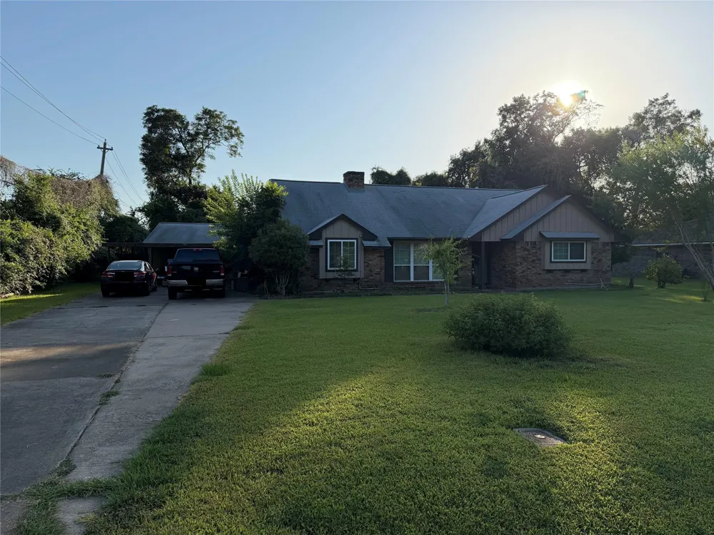401 Southern Oaks Drive Lake Jackson, TX 77566