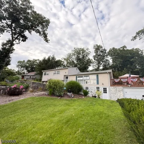 19 Lakeside Dr