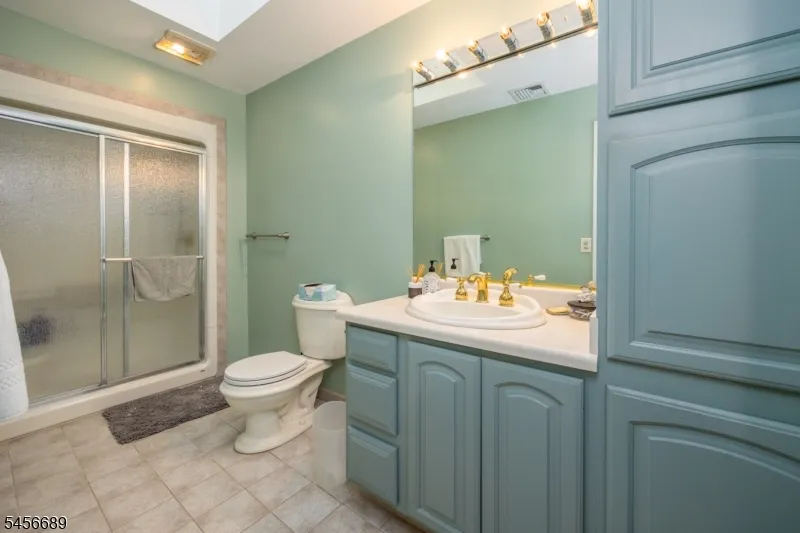 19 Lakeside Dr Vernon, NJ 07461
