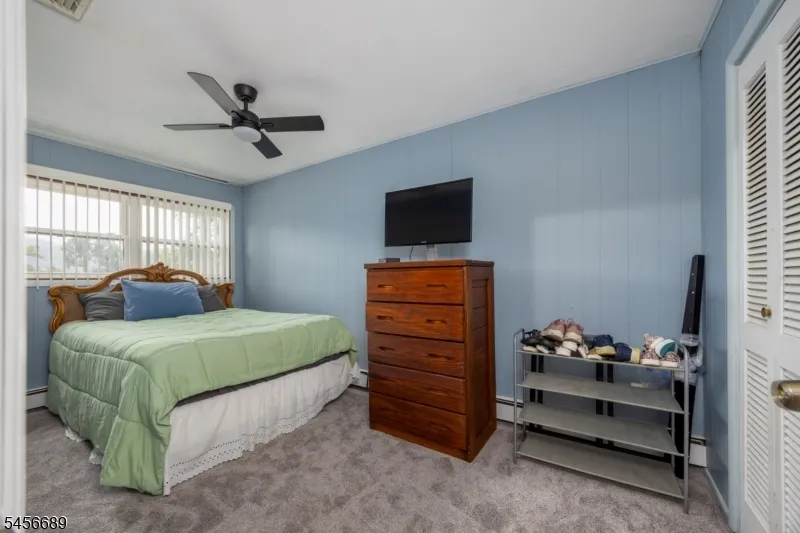 19 Lakeside Dr Vernon, NJ 07461