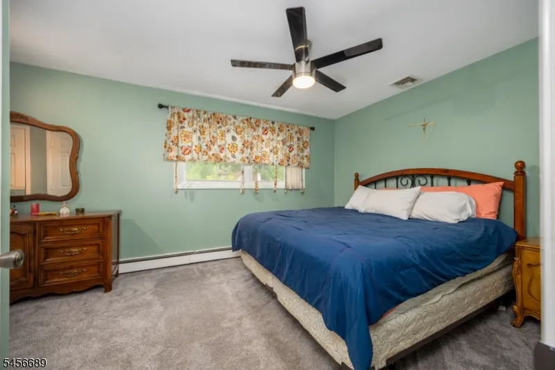 19 Lakeside Dr Vernon, NJ 07461