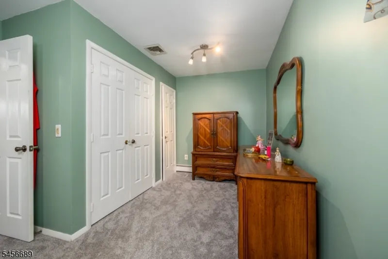 19 Lakeside Dr Vernon, NJ 07461
