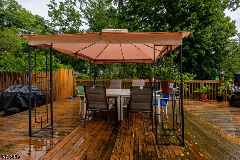 19 Lakeside Dr Vernon, NJ 07461