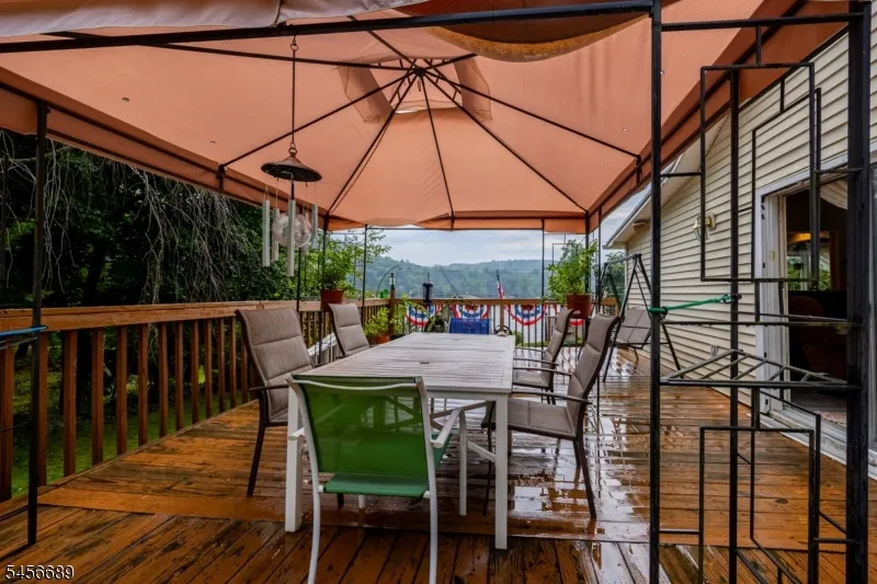 19 Lakeside Dr Vernon, NJ 07461