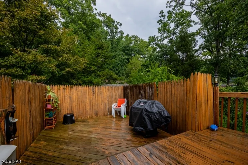 19 Lakeside Dr Vernon, NJ 07461