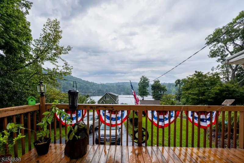 19 Lakeside Dr Vernon, NJ 07461