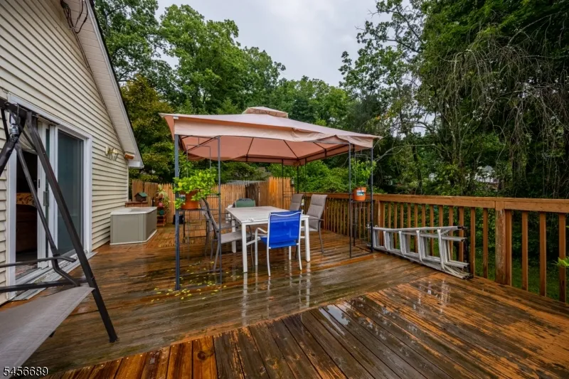 19 Lakeside Dr Vernon, NJ 07461