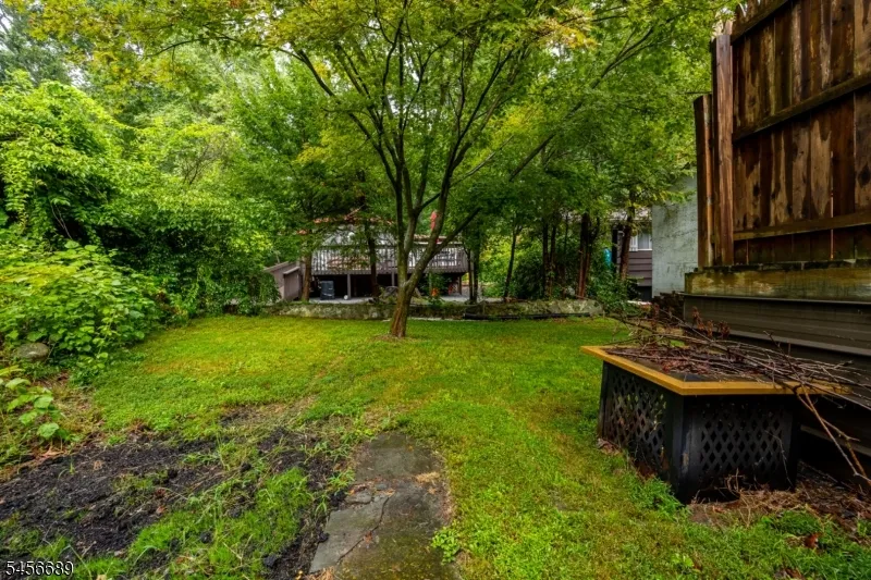 19 Lakeside Dr Vernon, NJ 07461