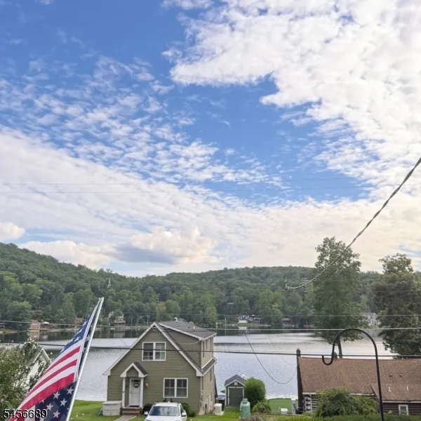 19 Lakeside Dr Vernon, NJ 07461