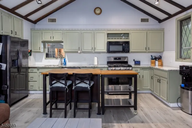 19 Lakeside Dr Vernon, NJ 07461