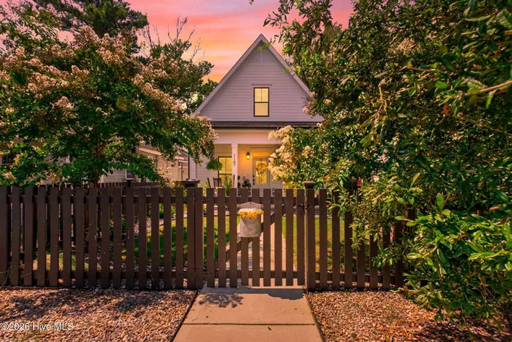 1107 Caswell Avenue Southport, NC 28461