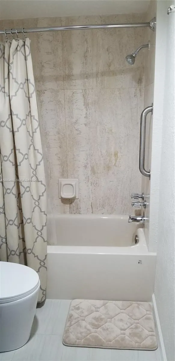 4627 Bougainvilla Dr #2E Lauderdale By The Sea, FL 33308