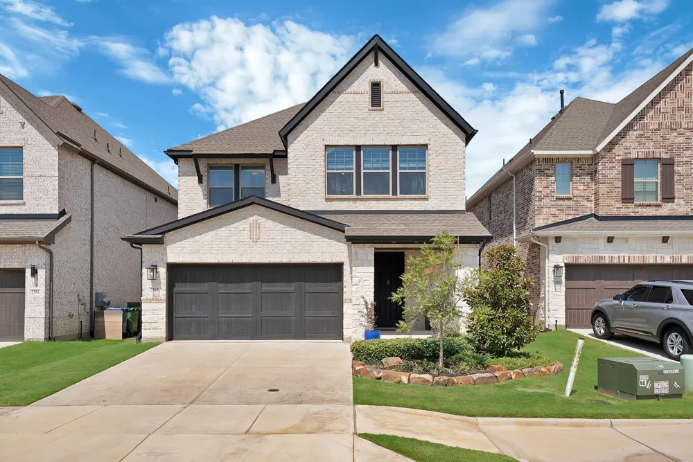 2585 Four Roses Drive Lewisville, TX 75056