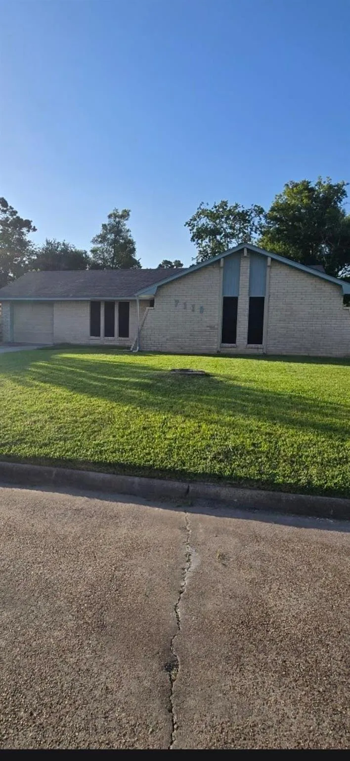 7119 Pittswood Lane Houston, TX 77016