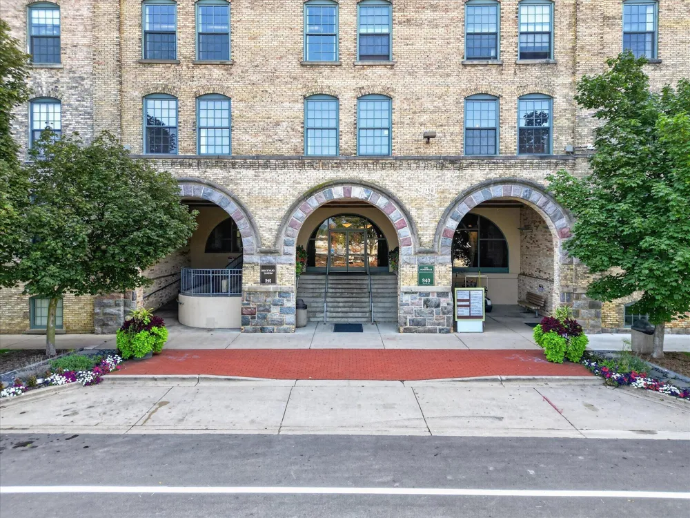 940 Monroe Avenue NW #462 Grand Rapids, MI 49503