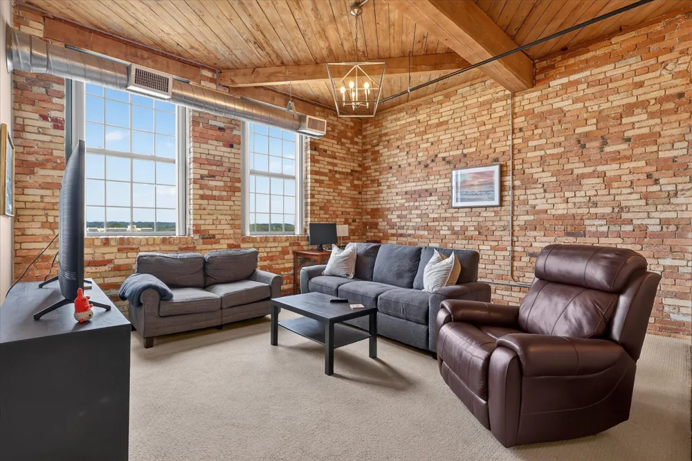940 Monroe Avenue NW #462 Grand Rapids, MI 49503