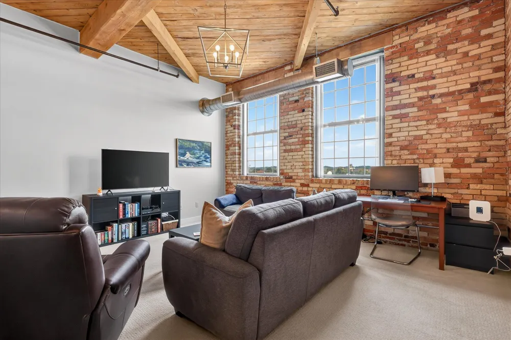 940 Monroe Avenue NW #462 Grand Rapids, MI 49503