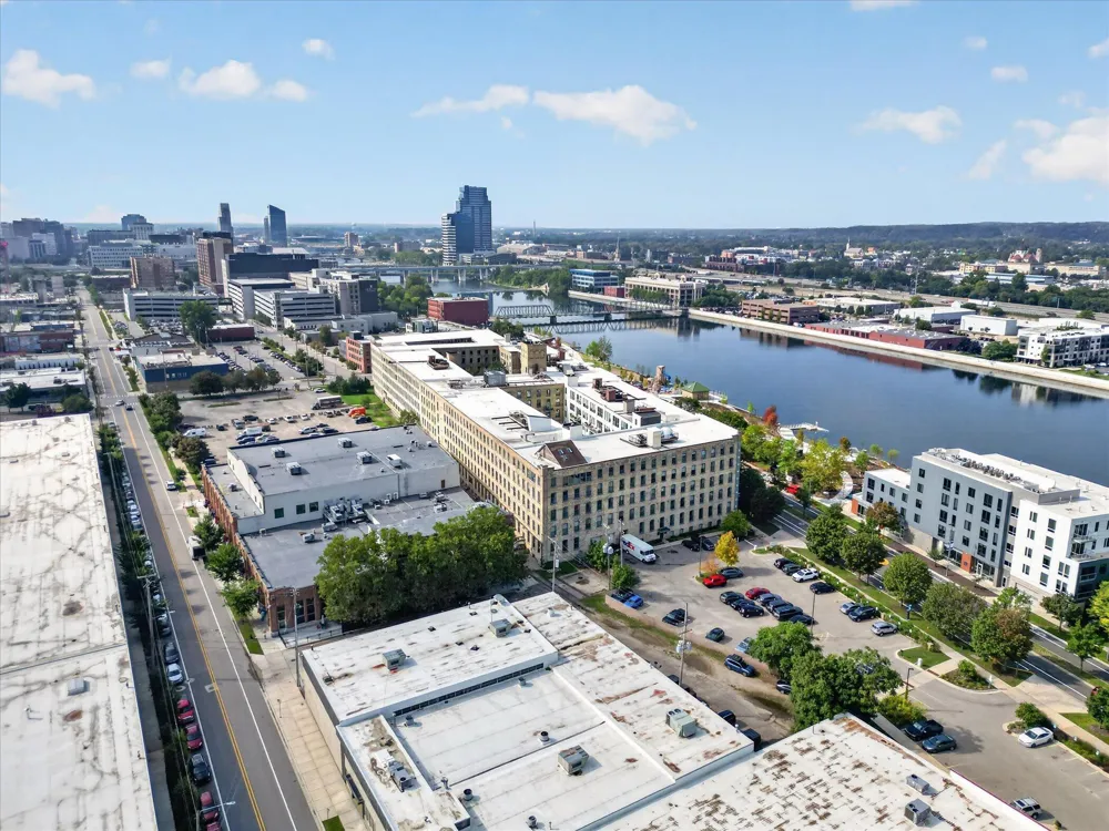 940 Monroe Avenue NW #462 Grand Rapids, MI 49503