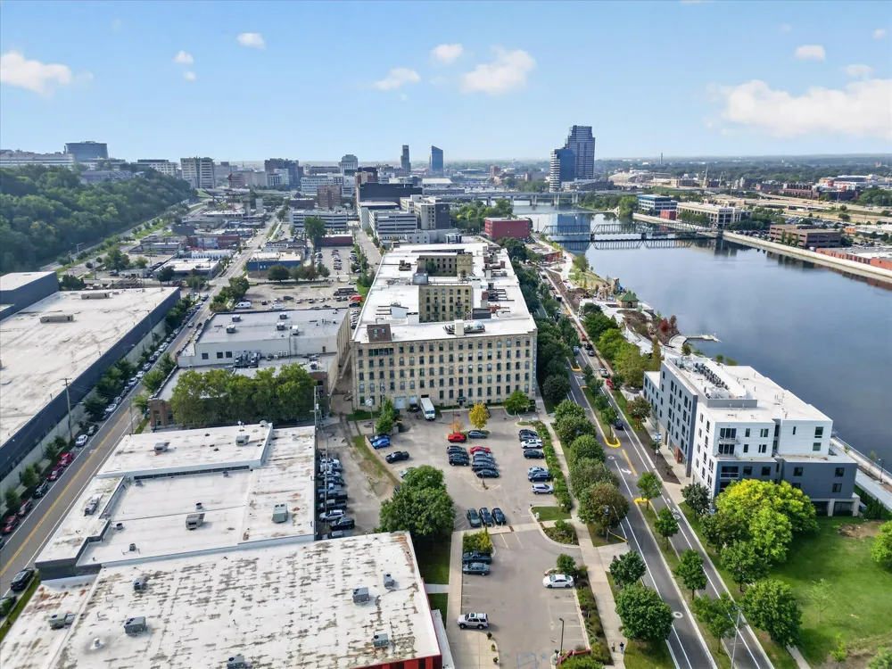 940 Monroe Avenue NW #462 Grand Rapids, MI 49503