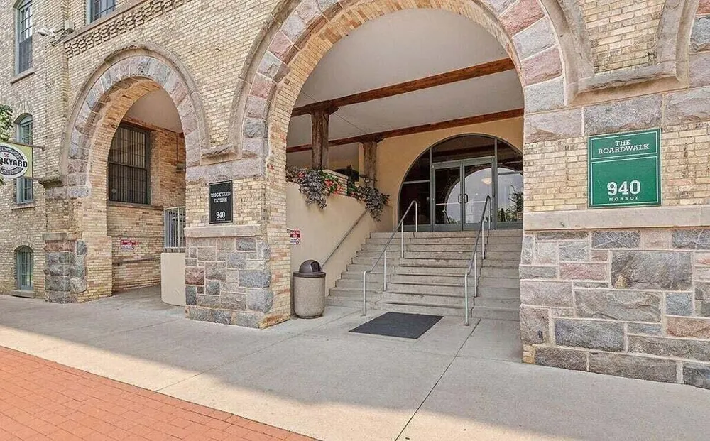 940 Monroe Avenue NW #462 Grand Rapids, MI 49503
