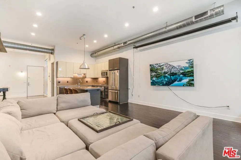 13320 Beach Avenue #207 Los Angeles, CA 90292