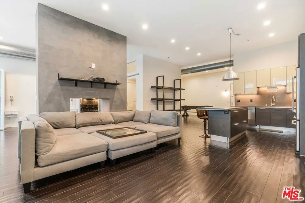 13320 Beach Avenue #207 Los Angeles, CA 90292