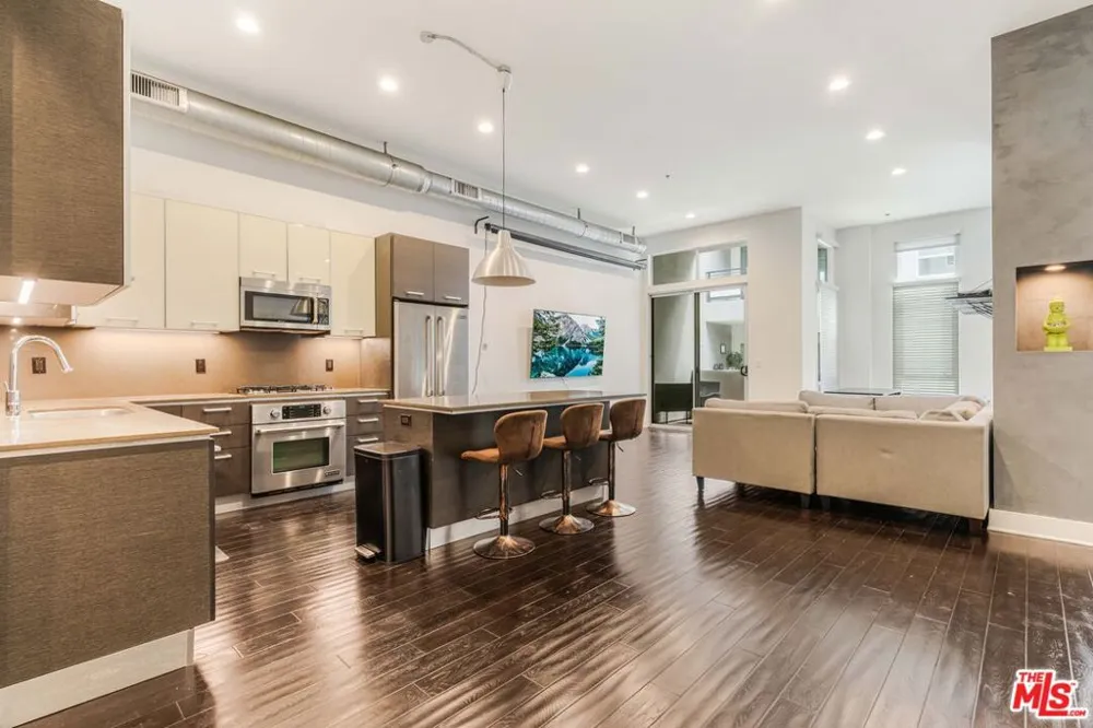13320 Beach Avenue #207 Los Angeles, CA 90292