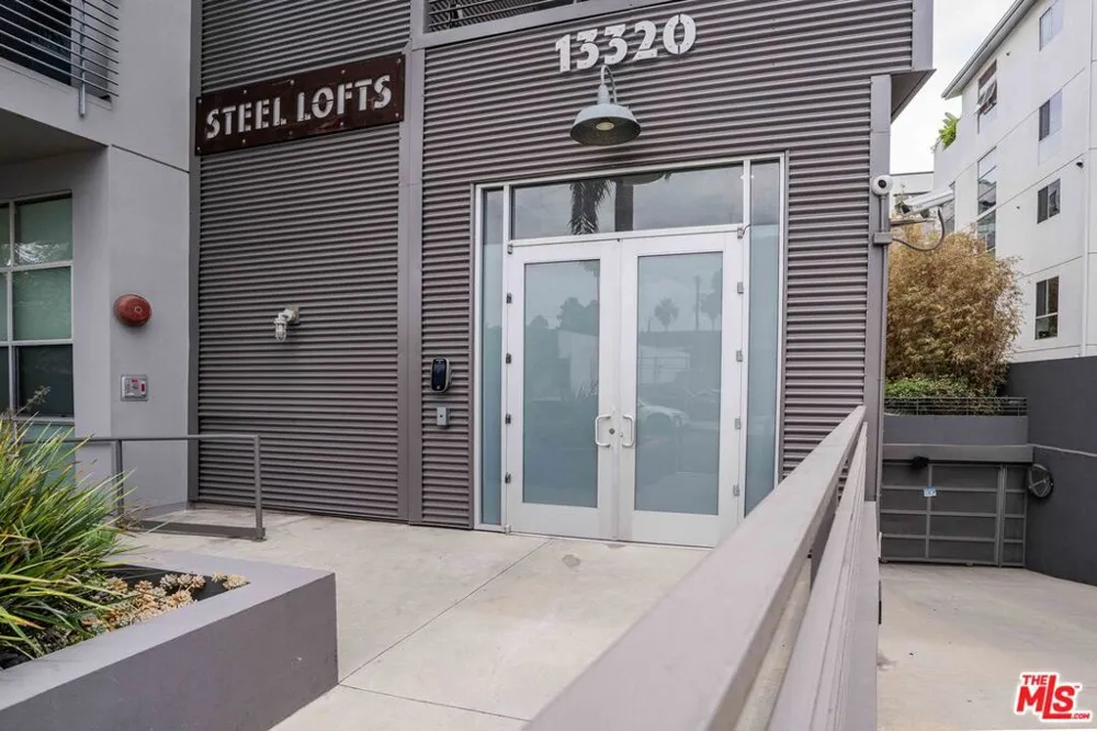13320 Beach Avenue #207 Los Angeles, CA 90292