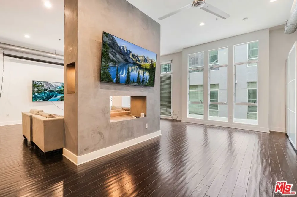 13320 Beach Avenue #207 Los Angeles, CA 90292
